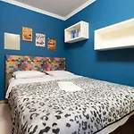 GRAMADO SOLAR REAL - 2 apts de 2 quartos no mesmo prédio, cada um comporta até 7 pessoas - IDEAL PARA GRUPOS - central - IDEAL PARA ANDAR A PÉ - nesta plataforma desde janeiro de 2015, oferecemos CREDIBILIDADE - seu PET é bem-vindo - GARAGEM COBERTA
