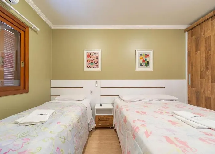 GRAMADO SOLAR REAL - 2 apts de 2 quartos no mesmo prédio, cada um comporta até 7 pessoas - IDEAL PARA GRUPOS - central - IDEAL PARA ANDAR A PÉ - nesta plataforma desde janeiro de 2015, oferecemos CREDIBILIDADE - seu PET é bem-vindo - GARAGEM COBERTA